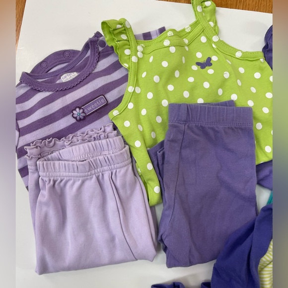 6 Month Baby Girl Bundle -4 outfits plus hoodie! BabyGap/Carters 9 items!! - Picture 5 of 7